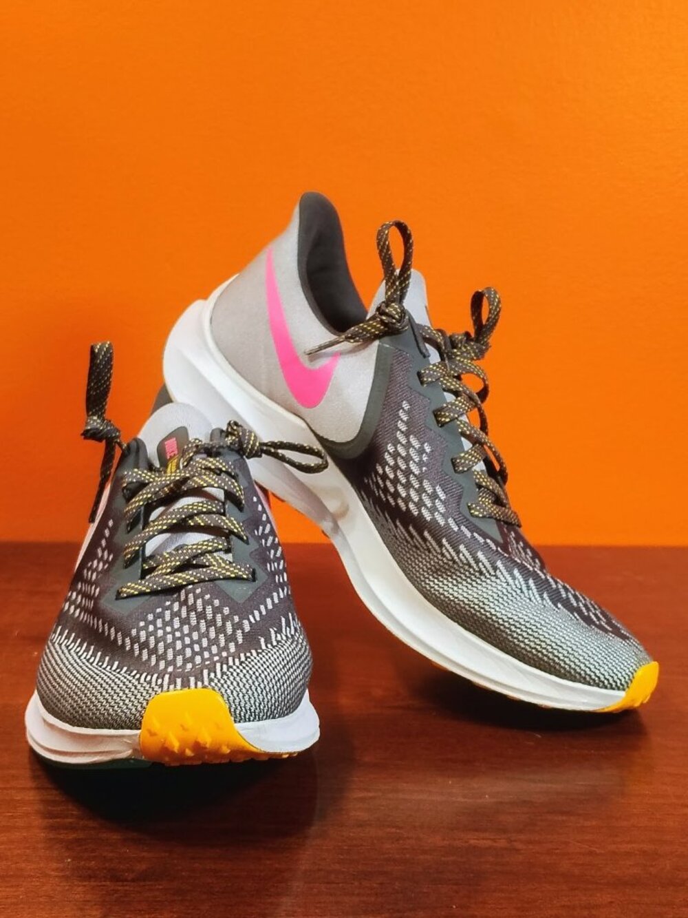 Like New Nike Zoom Winflo 6 Running Shoes - Women's 11 (Men's 9.5)